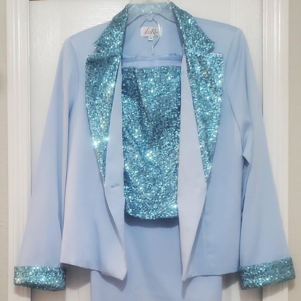 Lisa Rene Couture - Picture 2 of 5